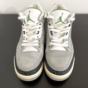 Air Jordan Retro 3s.